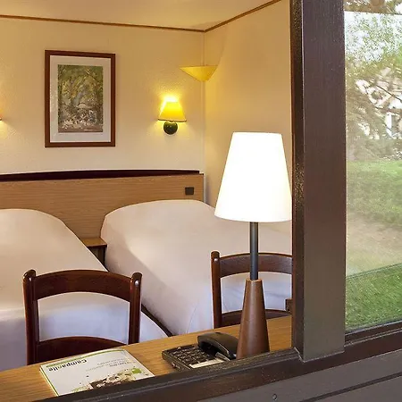 Campanile Moulins 3* Avermes