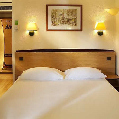 Campanile Nature - Moulins Hotell