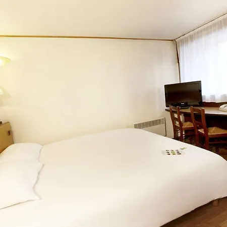 Campanile Moulins Hotel 3*