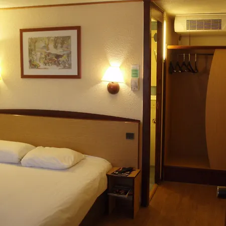 Campanile Moulins 3* 아베르메스