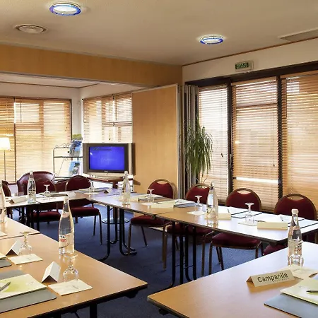 Campanile Moulins Hotel 3*