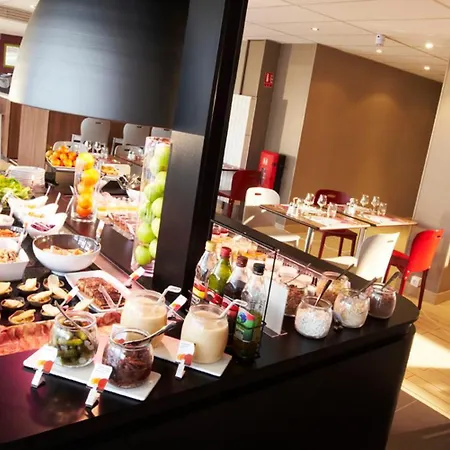 Hotel Campanile Moulins 3*