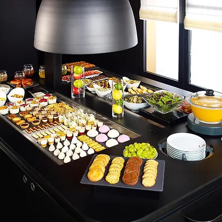 Campanile Moulins 3* Avermes