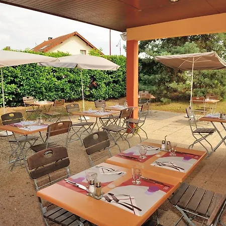 ホテル Campanile Nature - Moulins 3*