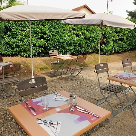 Campanile Moulins 3* Avermes