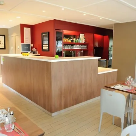 Campanile Moulins Avermes