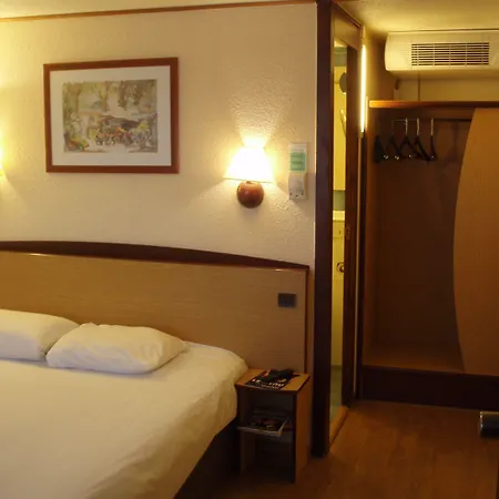 Campanile Moulins 3* Avermes