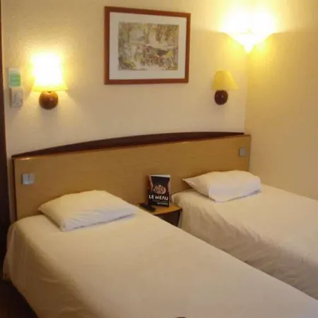 Campanile Moulins Hotel 3*