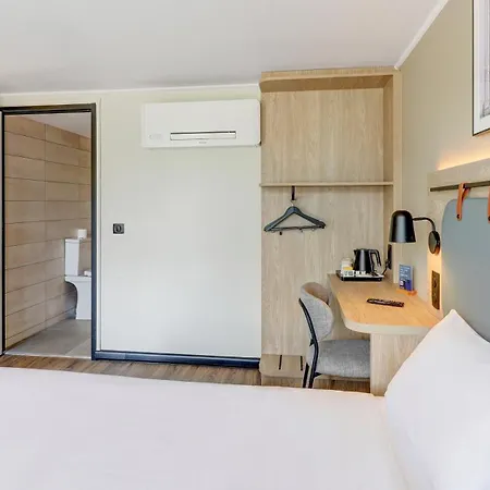 Hotel Campanile Nature - Moulins 3*