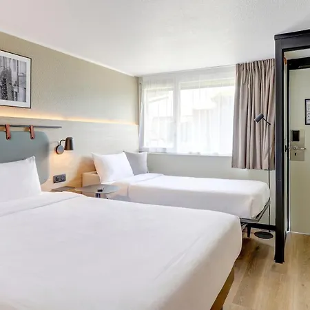 Campanile Nature - Moulins ホテル 3*