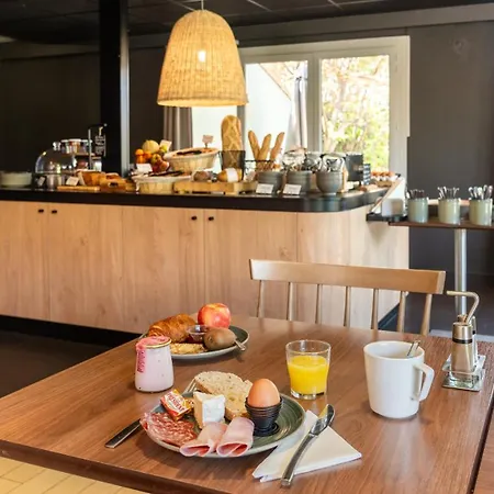 Hotel Campanile Nature - Moulins 3*
