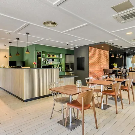 Hotel Campanile Nature - Moulins Avermes