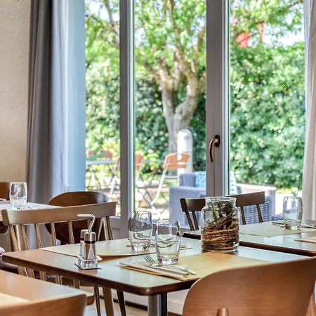 ホテル Campanile Nature - Moulins 3*