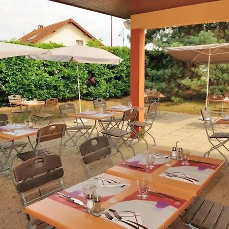 ホテル Campanile Nature - Moulins 3*