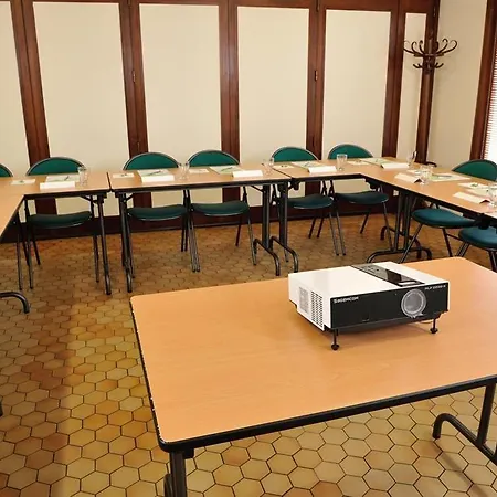 Hotel Campanile Moulins 3*