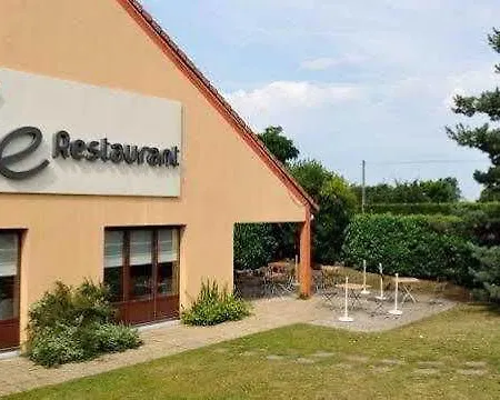 ホテル Campanile Nature - Moulins 3*
