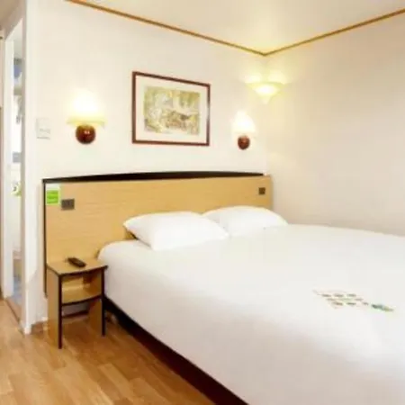 Campanile Moulins 3* Avermes