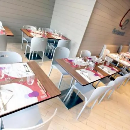Campanile Moulins Hotel 3*