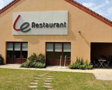 Campanile Moulins 3* Avermes