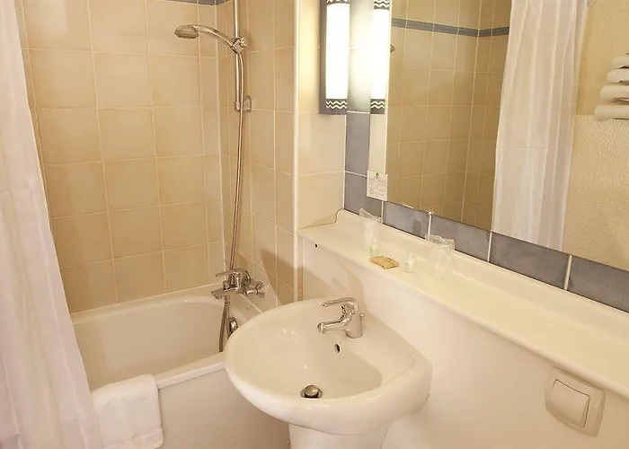 Campanile Moulins Hotel 3*