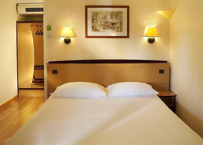 Campanile Moulins Hotel