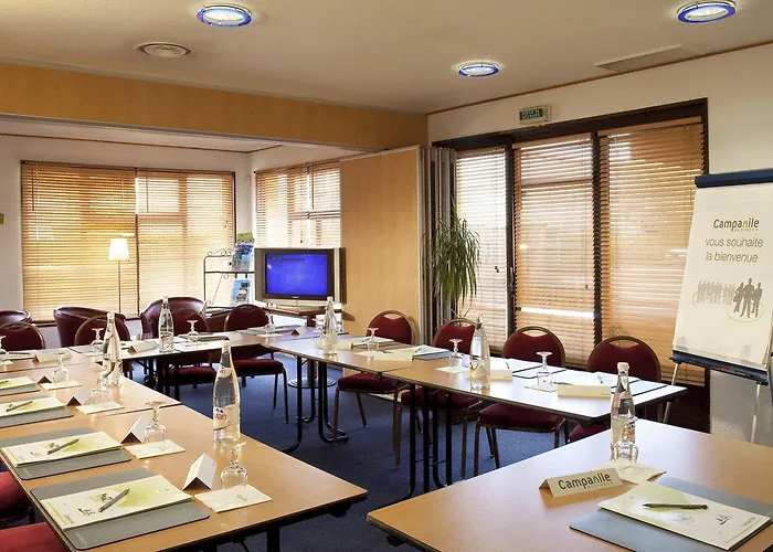 Campanile Moulins Hotel 3*