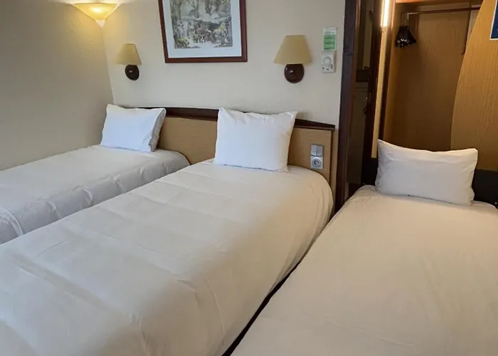 Campanile Moulins 3*