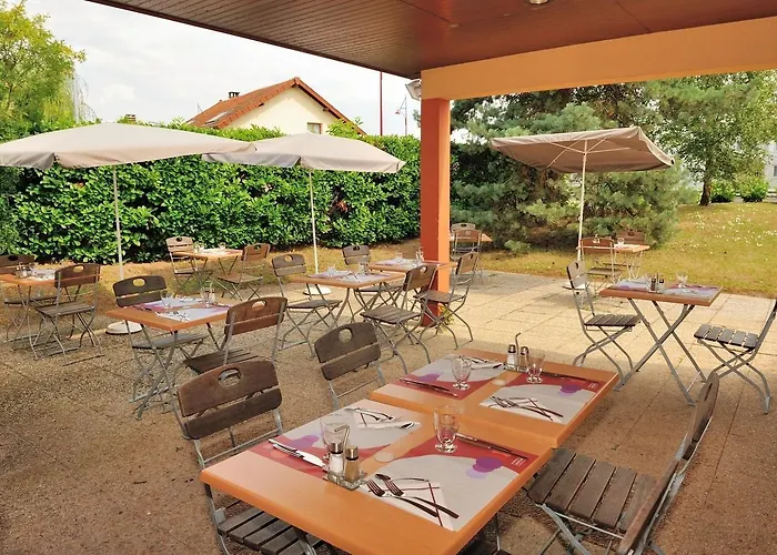 Hotel Campanile Moulins 3*