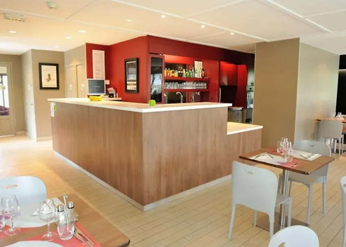 Campanile Moulins Avermes