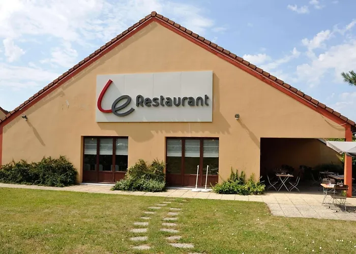 Campanile Moulins Hotel Avermes