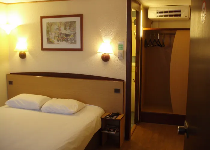 Campanile Moulins 3* Avermes