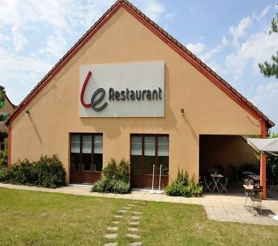 Campanile Moulins Hotel Avermes