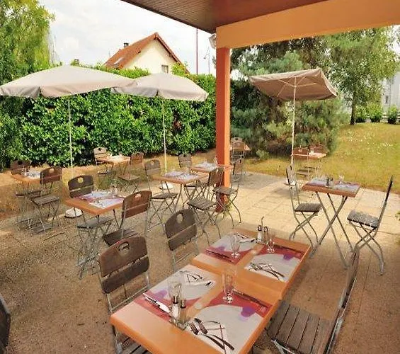 Campanile Moulins Hotel 3*