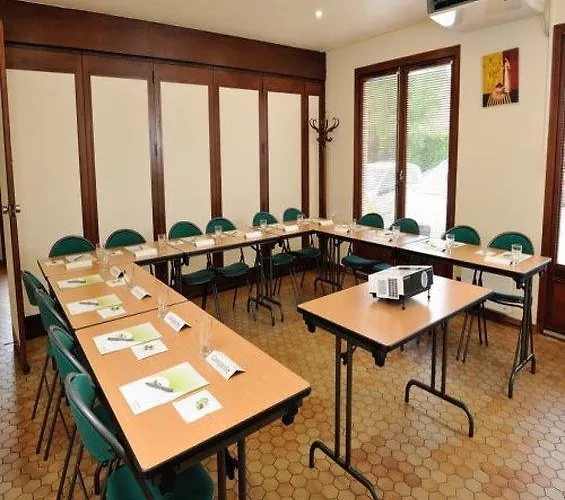 Campanile Moulins Hotel 3*