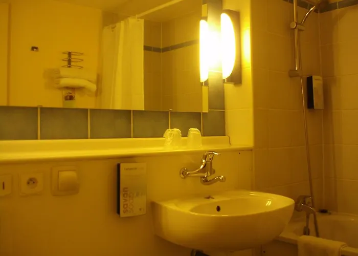 Campanile Moulins 3*