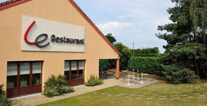 Hotel Campanile Moulins 3*