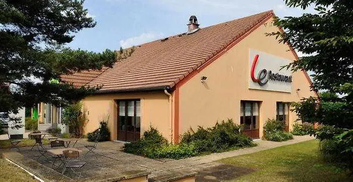 Campanile Moulins Avermes